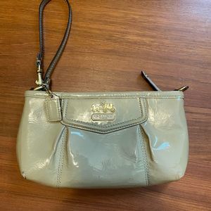 Coach Patent leather nude mini purse. Needs a polishing but I’m otherwis…